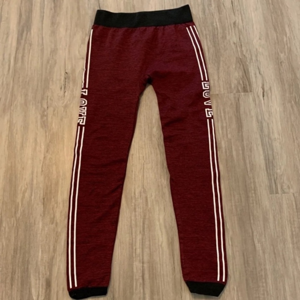 Maroon leggings